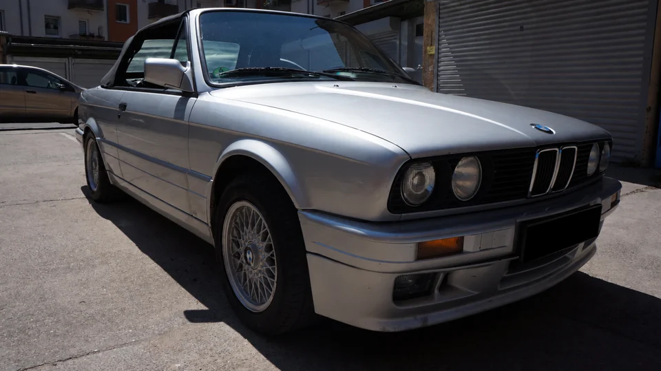 BMW E30 325i Cabrio mit M-Technik und originalen BBS-Felgen