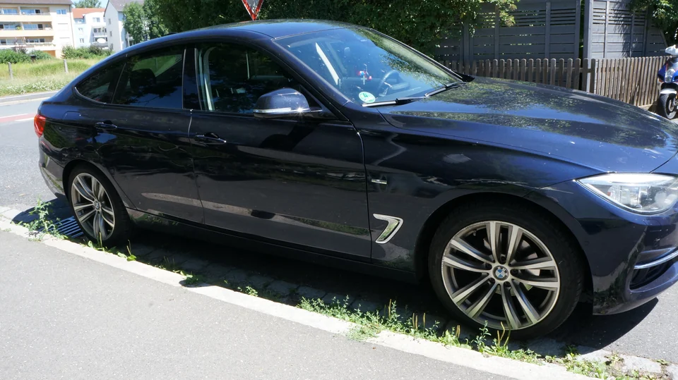 BMW mit Seitenschaden bei der Besichtigung in Amberg